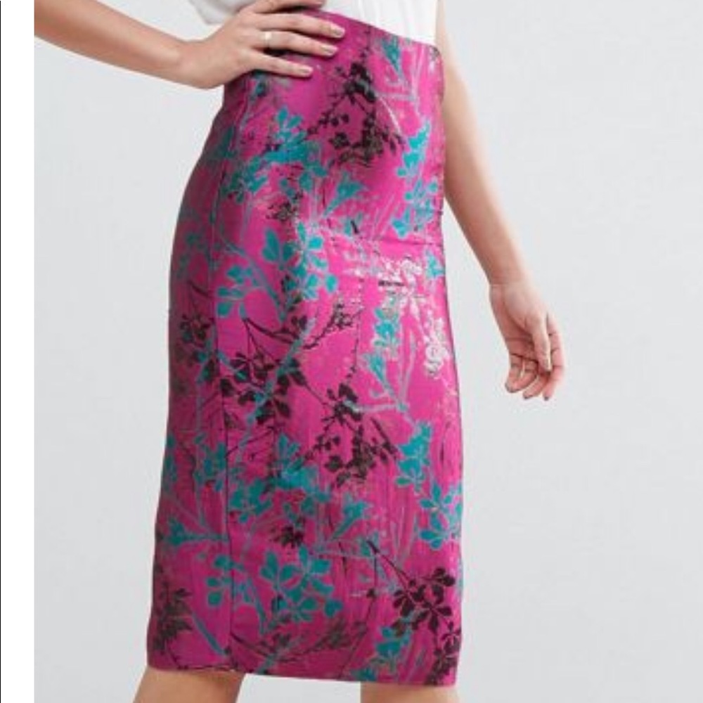 Brand new......Jacquard pencil skirt